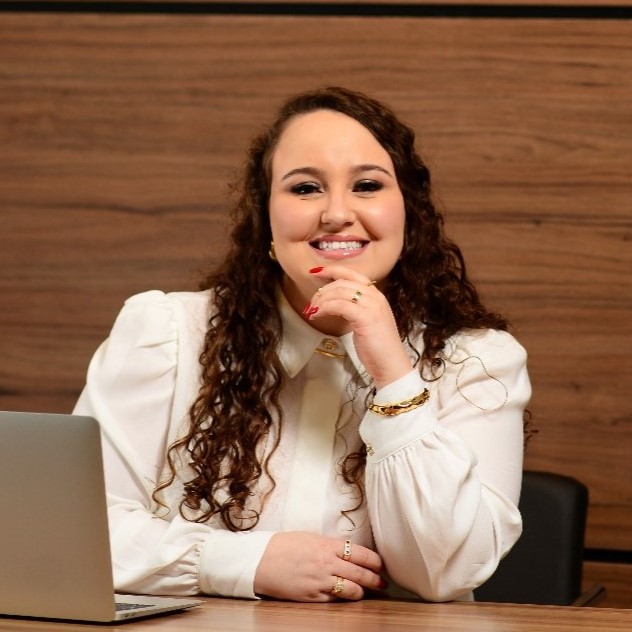 Dra. Júlia Souza Krenn